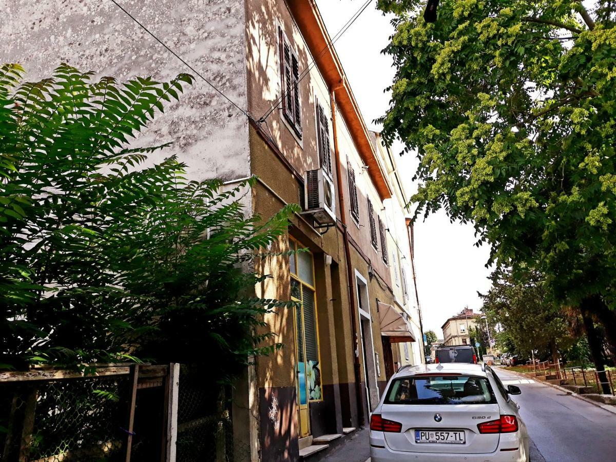 Apartment Imperia *** Pula Exterior foto